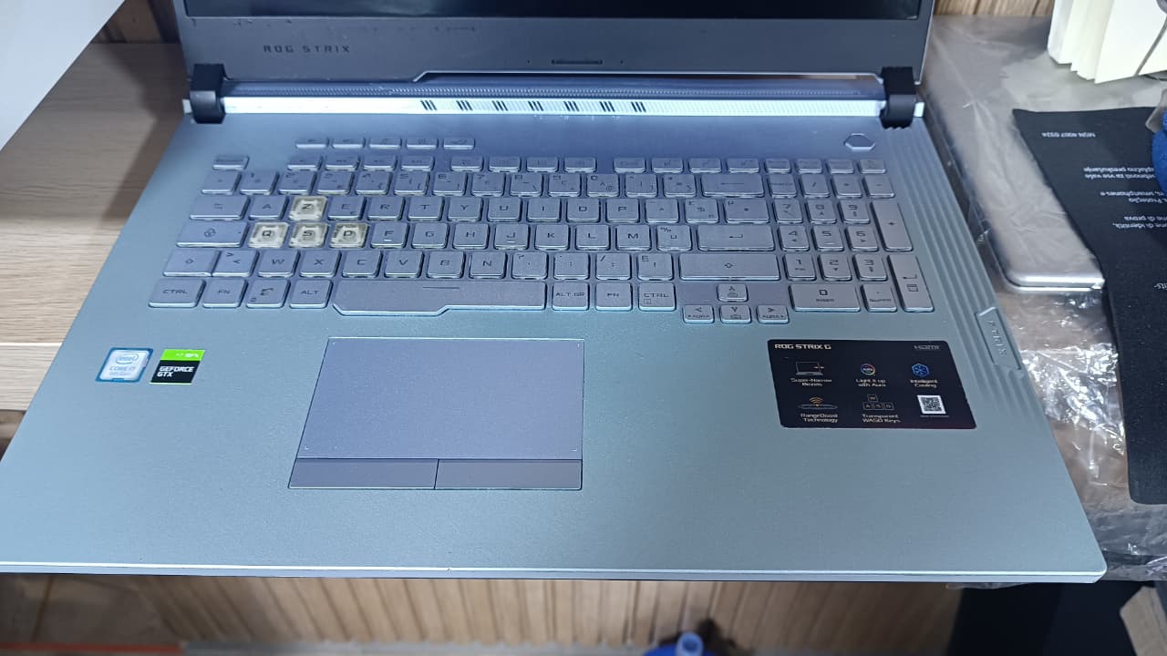 Asus strix 17  i7-9750H 2020 Nvidia Gtx 1650 3D 512Go 16Go RAM