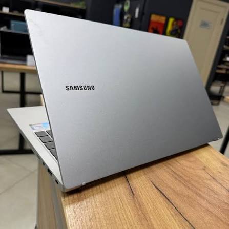 Samsung Galaxy Book3 15.6 pouces i7 13th Gen Turbo Boost: 5.0 GHz 2024 16Go RAM 512Go | PRIX